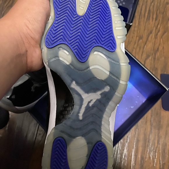 Jordan 11 Space Jam - Picture 2 of 7